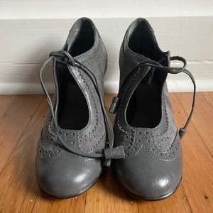 Aerosols Vintage-Look Heels